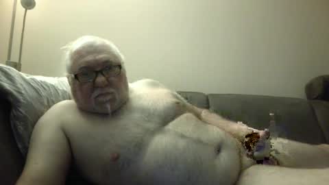 Snapshot of synek65 chatting on December 24, 3:47 pm synek65 online show from December 24, 3:47 pm