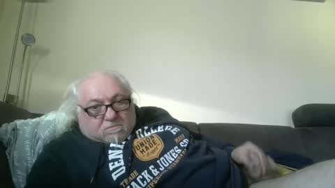 Snapshot of synek65 chatting on January 3, 1:46 pm synek65 online show from January 3, 1:46 pm