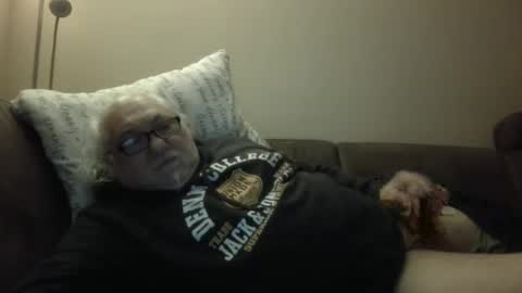 Snapshot of synek65 chatting on December 23, 5:17 am synek65 online show from December 23, 5:17 am