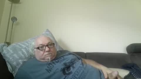 Snapshot of synek65 chatting on December 28, 9:52 am synek65 online show from December 28, 9:52 am