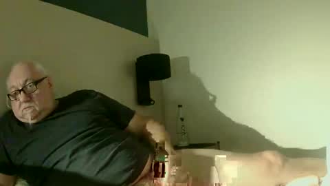 Snapshot of synek65 chatting on January 17, 6:44 pm synek65 online show from January 17, 6:44 pm