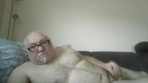 Snapshot of synek65 chatting on December 31, 1:52 pm synek65 online show from December 31, 1:52 pm