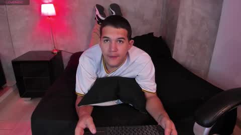 tadeo_vega online show from December 17, 11:39 am