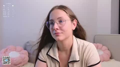 Snapshot of taithelme chatting on October 6, 1:23 am Molly online show from October 6, 1:23 am