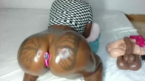 butterflyass online show from May 1, 3:00 am