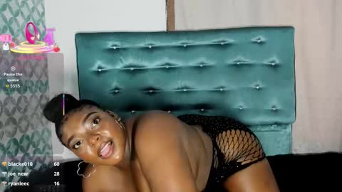 tamaramilleer online show from December 18, 3:29 pm