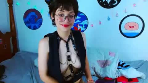 Snapshot of tamararoar chatting on December 5, 11:23 pm Tamara online show from December 5, 11:23 pm