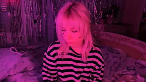 Lola online show from January 7, 7:30 pm