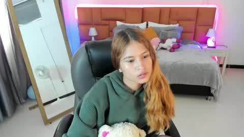 Tamy  online show from April 14, 8:01 pm