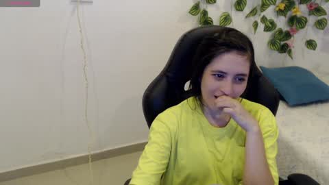 Snapshot of taniadevil_69 chatting on February 5, 5:20 pm Tania online show from February 5, 5:20 pm