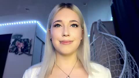 Lisa online show from November 12, 3:14 pm