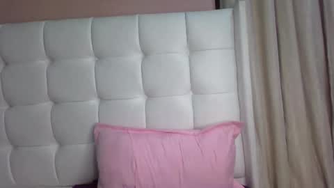 Snapshot of tannia004 chatting on January 1, 11:07 pm tania online show from January 1, 11:07 pm