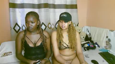Snapshot of tastie_t chatting on October 19, 10:31 am tastie_t online show from October 19, 10:31 am
