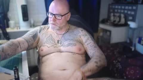 Tattooeddilf 01 online show from March 23, 11:10 pm