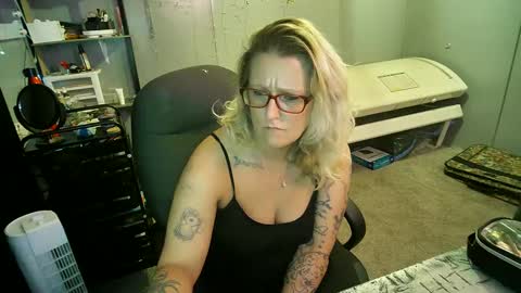 Snapshot of tattooeddirtyteacher chatting on February 27, 1:30 am Lisa Lovely online show from February 27, 1:30 am