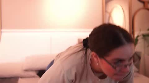 Teylor  Kim online show from January 5, 6:33 pm