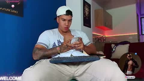 Penagos zz    online show from November 1, 9:14 pm