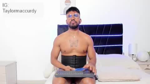 taylormaccurdy_ online show from January 16, 5:33 pm