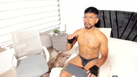 Snapshot of taylormaccurdy_ chatting on October 7, 5:42 pm taylormaccurdy_ online show from October 7, 5:42 pm
