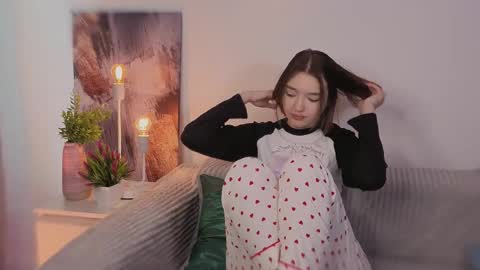 all me precious   online show from February 5, 5:33 am