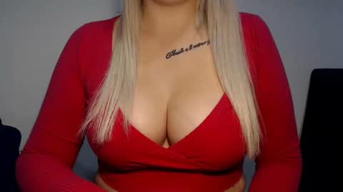 Snapshot of teeyara_ chatting on October 8, 7:25 am Teeyara online show from October 8, 7:25 am
