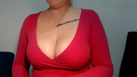 Snapshot of teeyara_ chatting on October 10, 8:53 am Teeyara online show from October 10, 8:53 am