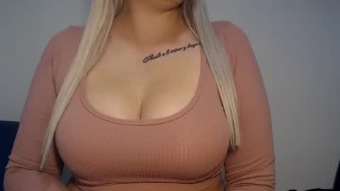 Snapshot of teeyara_ chatting on October 18, 9:30 pm Teeyara online show from October 18, 9:30 pm