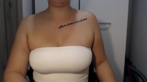Snapshot of teeyara_ chatting on September 24, 3:08 pm Teeyara online show from September 24, 3:08 pm