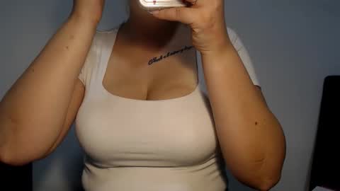 Snapshot of teeyara_ chatting on October 6, 9:10 pm Teeyara online show from October 6, 9:10 pm