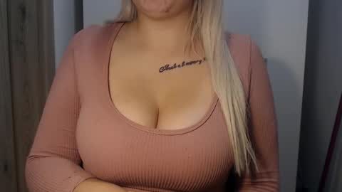 Snapshot of teeyara_ chatting on September 28, 8:01 am Teeyara online show from September 28, 8:01 am