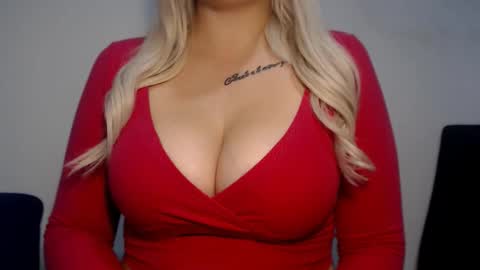 Snapshot of teeyara_ chatting on October 12, 6:39 am Teeyara online show from October 12, 6:39 am