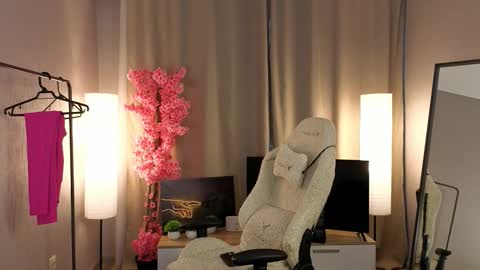Snapshot of tellasky chatting on October 17, 2:32 pm Sofia online show from October 17, 2:32 pm