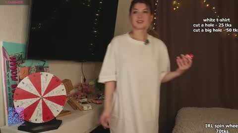 Snapshot of temperaturka chatting on October 13, 3:52 am Sarah     online show from October 13, 3:52 am