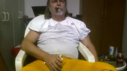 Snapshot of tennredneck chatting on December 17, 4:56 am Tennredneck online show from December 17, 4:56 am