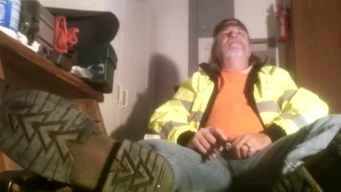 Snapshot of tennredneck chatting on December 6, 4:41 am Tennredneck online show from December 6, 4:41 am