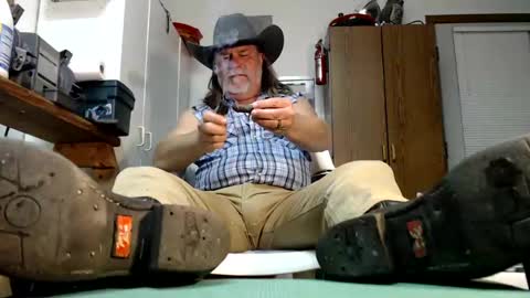 Snapshot of tennredneck chatting on October 13, 3:08 am Tennredneck online show from October 13, 3:08 am