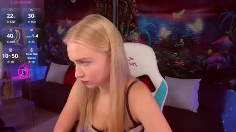 TessaHamilton online show from November 27, 9:06 am