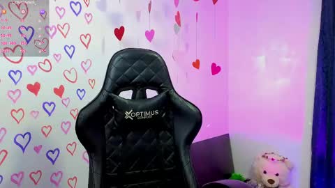 Tessy online show from May 25, 8:04 pm