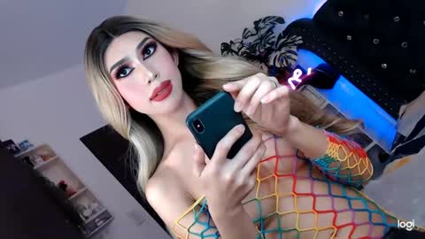 Snapshot of tgirl_adele chatting on March 5, 9:37 pm Itsme tgirlAdele online show from March 5, 9:37 pm