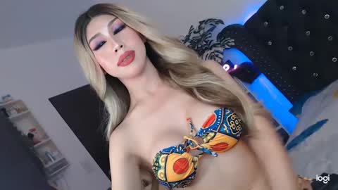 Snapshot of tgirl_adele chatting on January 24, 12:09 am Itsme tgirlAdele online show from January 24, 12:09 am