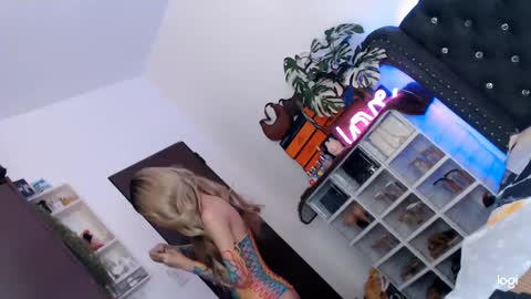Snapshot of tgirl_adele chatting on March 6, 3:46 am Itsme tgirlAdele online show from March 6, 3:46 am