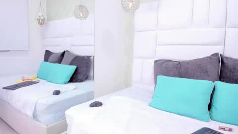 Thalia Nichols online show from December 18, 11:00 pm