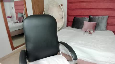 Thalia Nichols online show from February 27, 10:35 pm