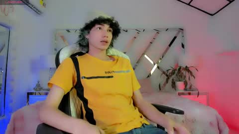 thanier_18 online show from April 11, 7:07 pm