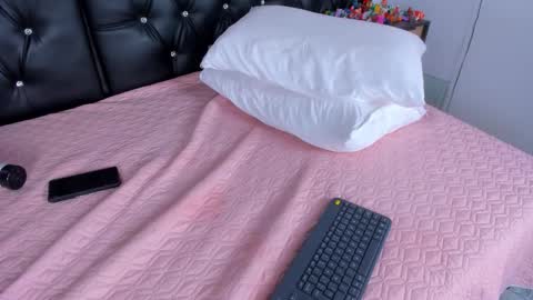 thara webstter online show from October 31, 4:18 pm