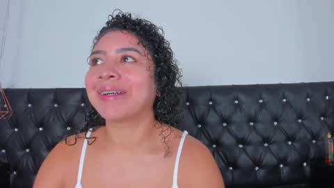 Snapshot of thara_webstter chatting on February 17, 11:34 am thara webstter online show from February 17, 11:34 am