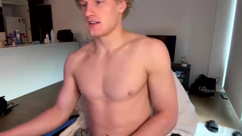 liammlust online show from May 8, 11:21 pm