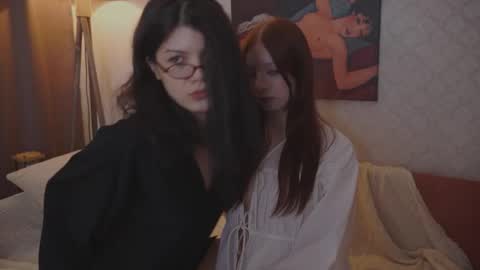 EllaLyn online show from December 14, 8:15 pm