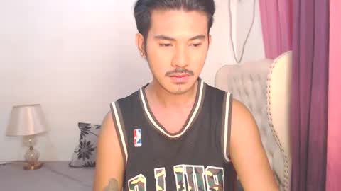 Snapshot of the_killian_jones chatting on February 23, 7:49 pm ken online show from February 23, 7:49 pm