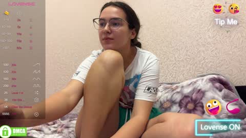 Snapshot of the_princese chatting on February 2, 11:53 pm Alice online show from February 2, 11:53 pm